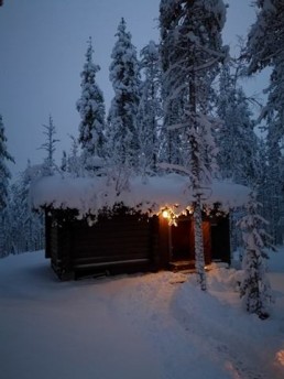 Kuerkievarin hotelli ja hostelli tarjoaa rauhallista majoitusta Ylläksellä, Äkäslompolossa.